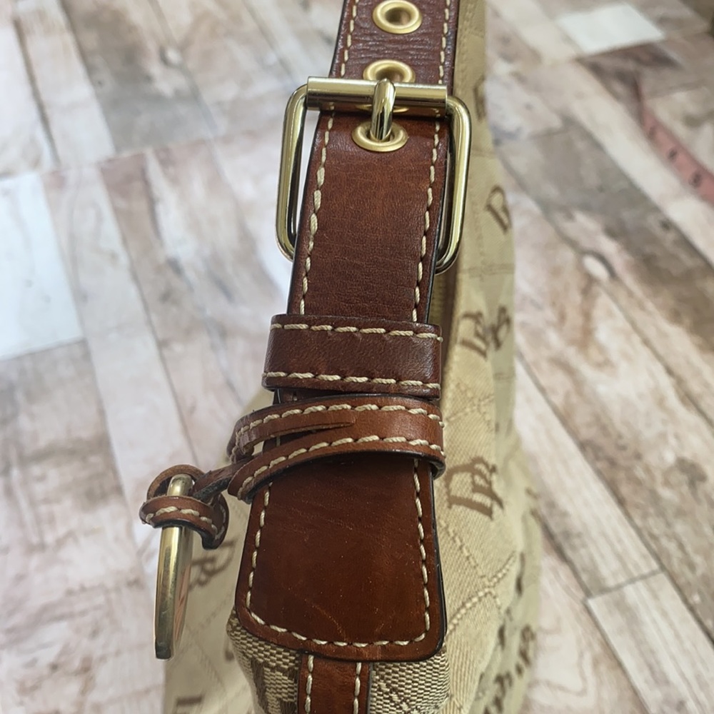 Authentic Dooney & Bourke purse - Picture 2 of 9